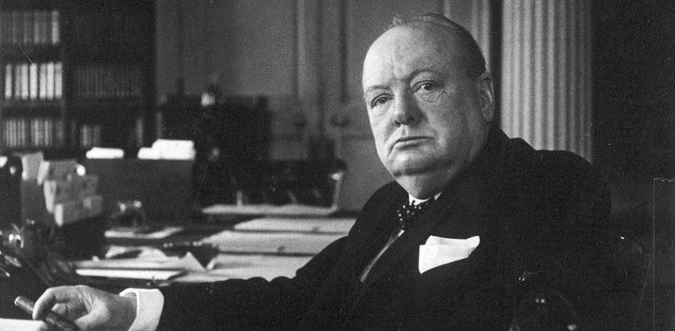 Winston Churchill en su oficina